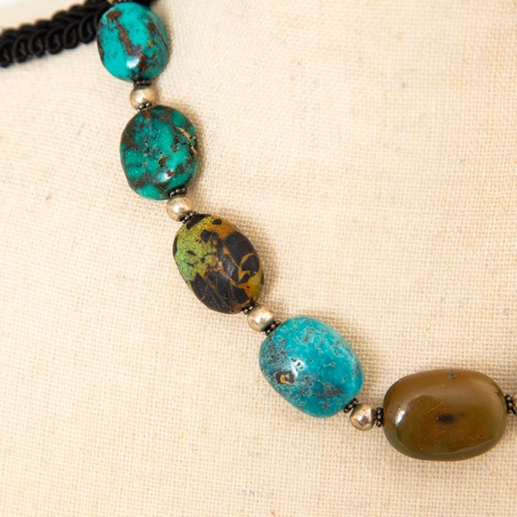 Turquoise nugget choker with sterling silver beads and clasp 17” in length - Picture 7 of 11